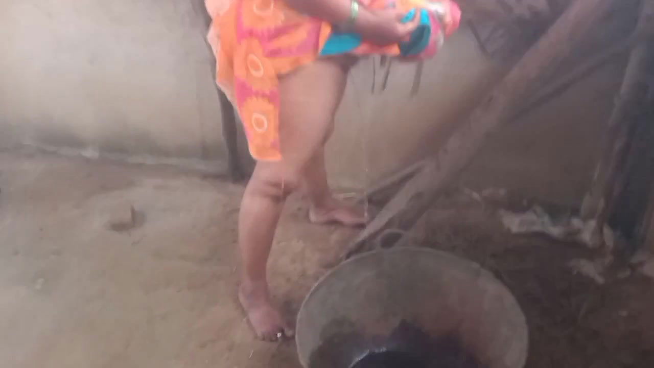 Tamil Housewife Big Boobs Show in Village House