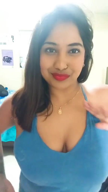desi girl huge jiggling boobs in blue costume