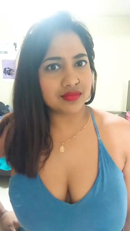 desi girl huge jiggling boobs in blue costume