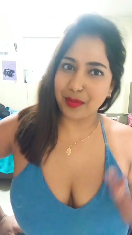 desi girl huge jiggling boobs in blue costume