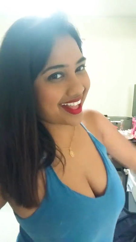 desi girl huge jiggling boobs in blue costume