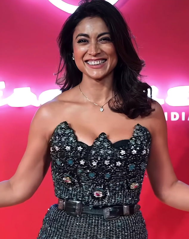 SHRIYA SARAN SHAKE HER MOMMY BOOBS HQ 2 VIDEOS [Includes Longer Duration]2