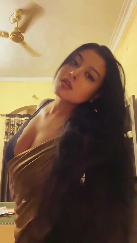 SAIBI SHRIVASTAVA NAUGHTY SHOW HER NAUGHTY JUICY CLEAVAGE UUFFF2