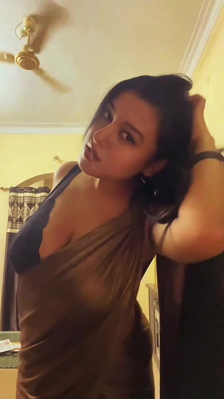 SAIBI SHRIVASTAVA NAUGHTY SHOW HER NAUGHTY JUICY CLEAVAGE UUFFF2