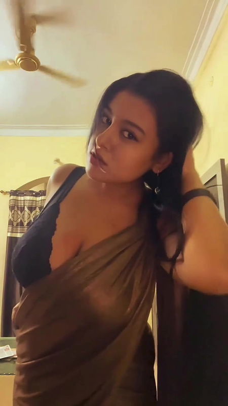SAIBI SHRIVASTAVA NAUGHTY SHOW HER NAUGHTY JUICY CLEAVAGE UUFFF2