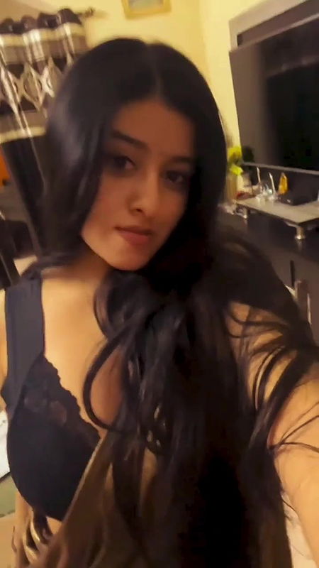 SAIBI SHRIVASTAVA NAUGHTY SHOW HER NAUGHTY JUICY CLEAVAGE UUFFF2