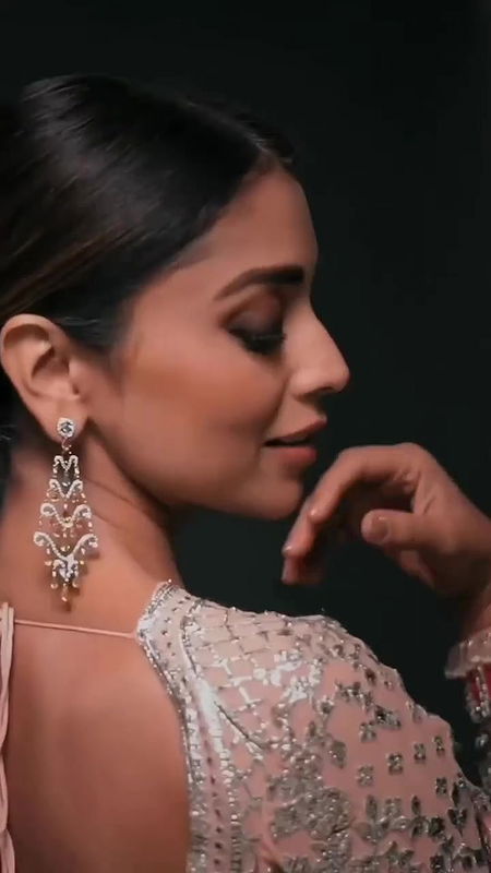 SHRIYA SARAN MESMERIZING MILF AMPLE CLEAVAGE VIEW IN SAREE2