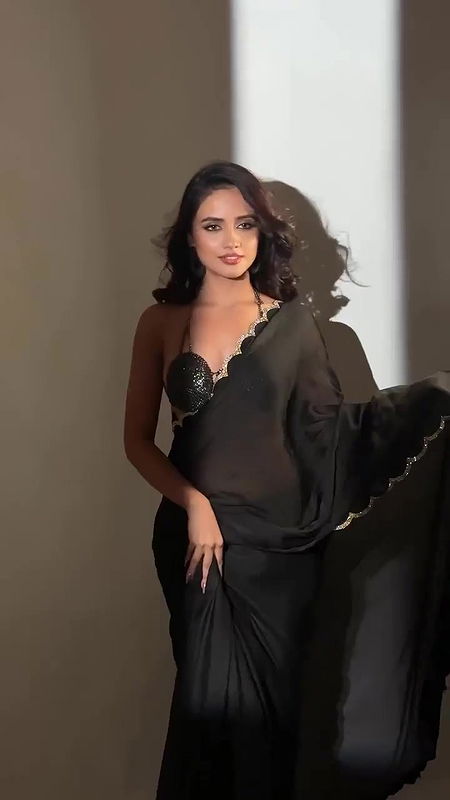 NISHA GURAGAIN CAPTIVATING DIVA SEXY IN BRA BLOUSE BACKLESS SAREE YUMM2