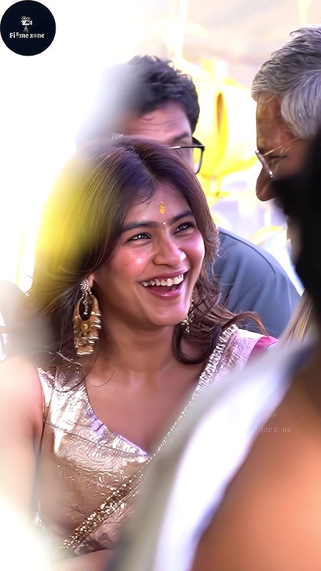 HEBAH PATEL CUTE POPPING CLEAVAGE VIEW UUFFF HQ VIDEO2