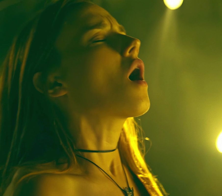 Aria Bedmar hot riding in La Huella Del Mal 2025 22