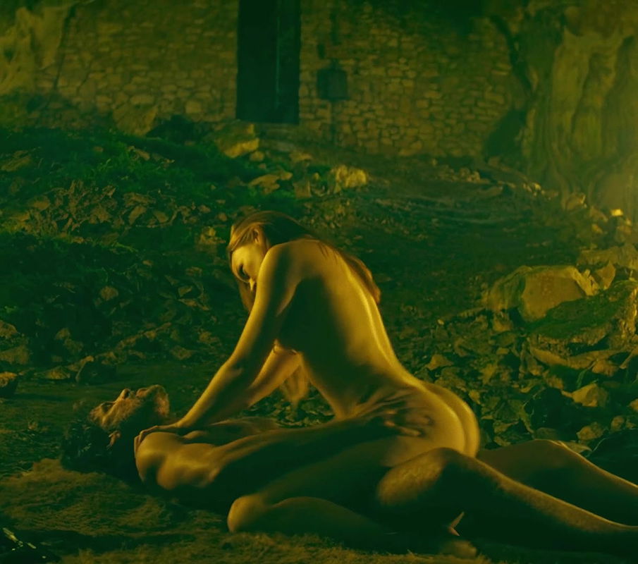 Aria Bedmar hot riding in La Huella Del Mal 2025 22