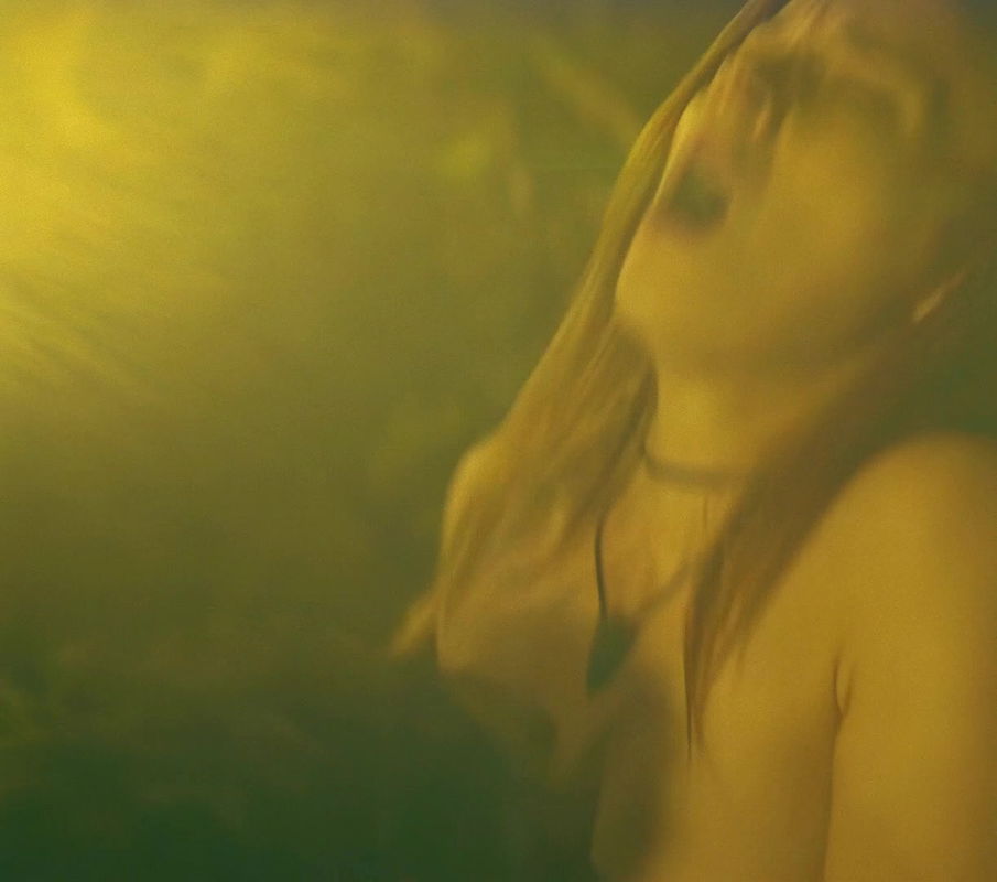 Aria Bedmar hot riding in La Huella Del Mal 2025 22