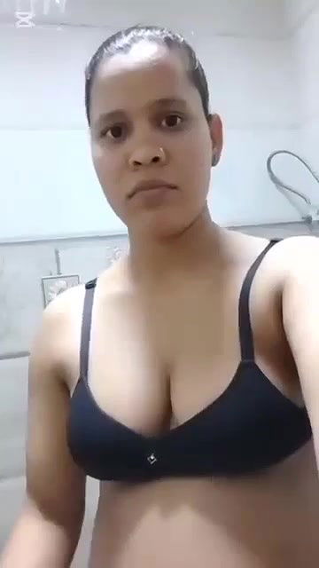 Hot Bhabhi Showing 22