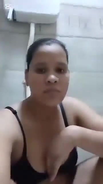 Hot Bhabhi Showing 22