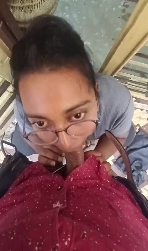 Horny Bengali Babe Sucking BF Cock1