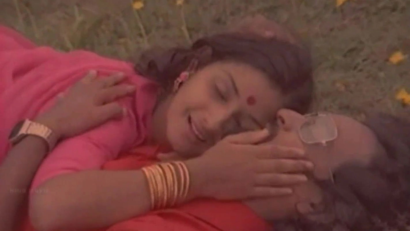 Menaka Suresh Rare Hottest Seducing Song Savithiri 1980 1