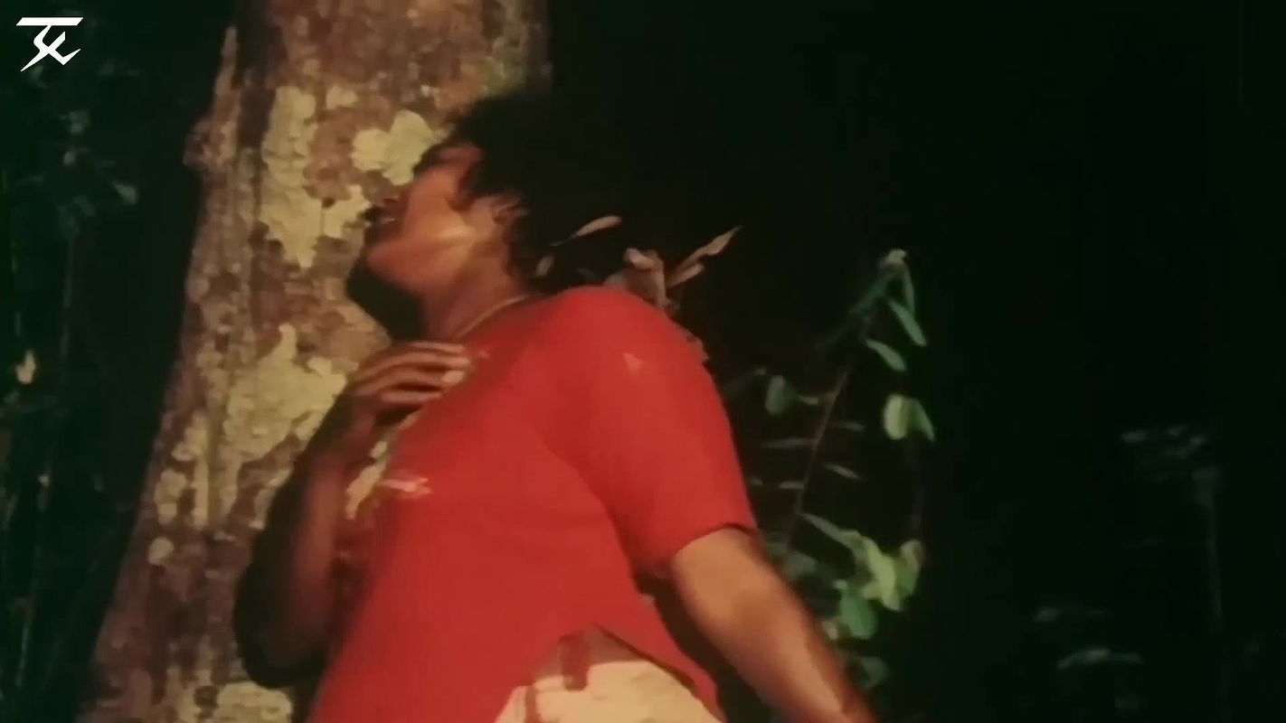 Unk Actress Hot Bikini,kiss,Rape Scenes Comipation 1-Kadhal Express2