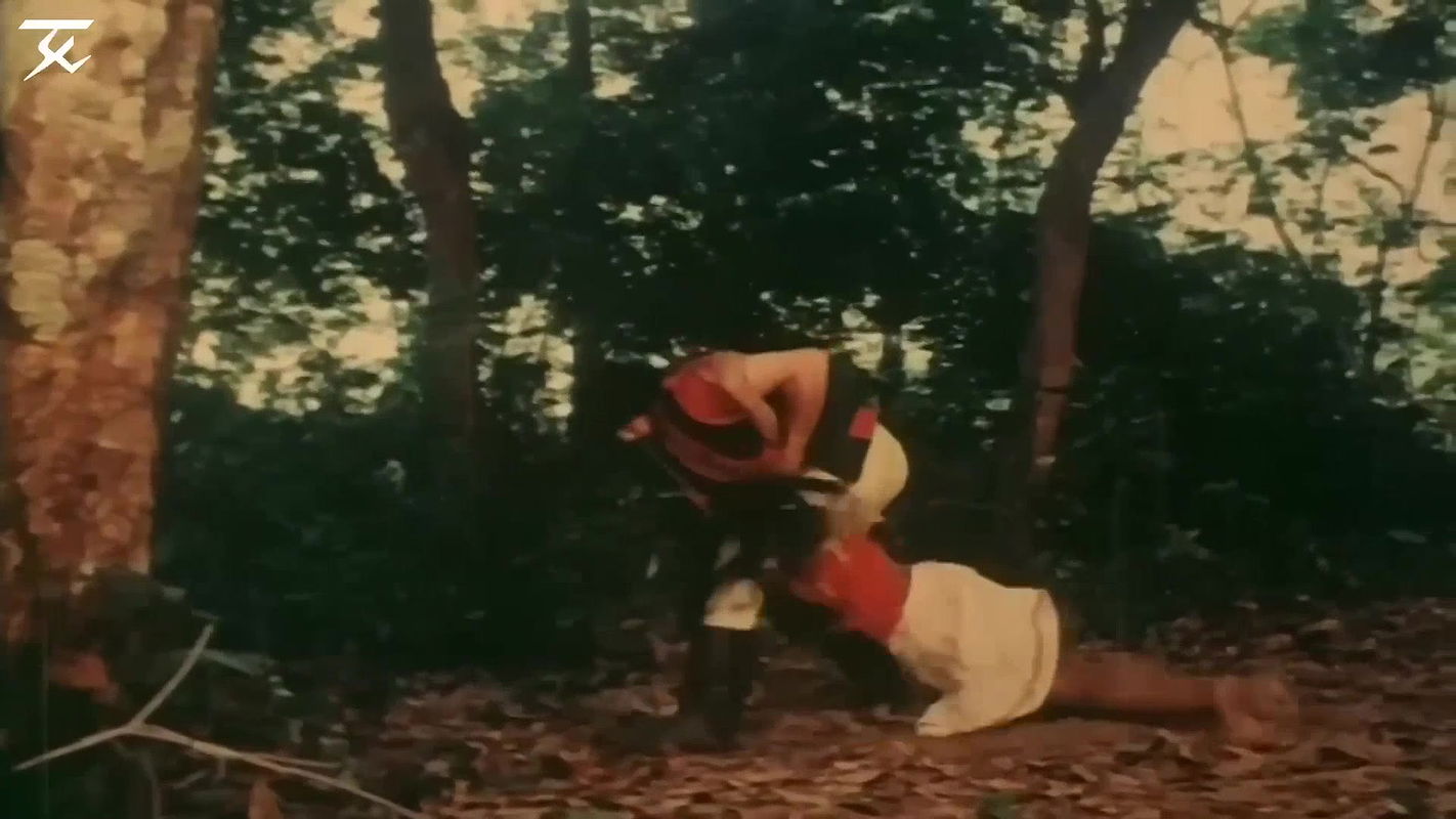 Unk Actress Hot Bikini,kiss,Rape Scenes Comipation 1-Kadhal Express2