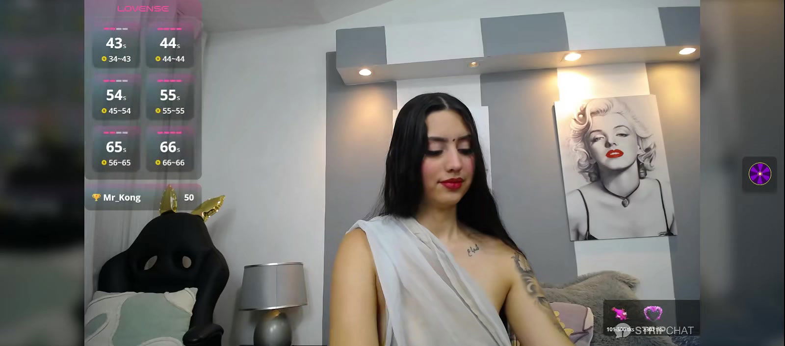 Horny babe in saree without blouse Exposing Boobs With Nipple2