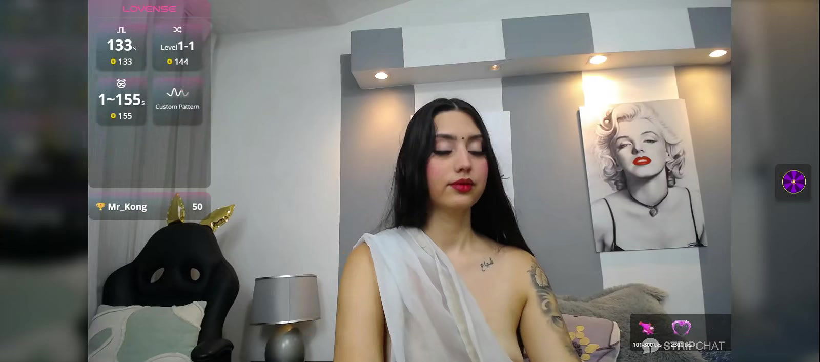 Horny babe in saree without blouse Exposing Boobs With Nipple2