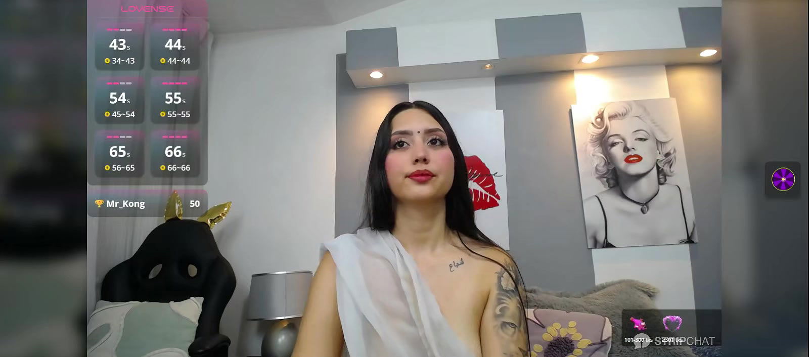 Horny babe in saree without blouse Exposing Boobs With Nipple2