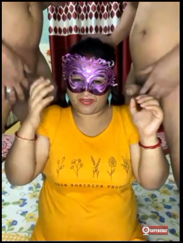 DESI BIGBOOBS GIRL PLAYING 2 IN 1 GAME WITH BESTIES