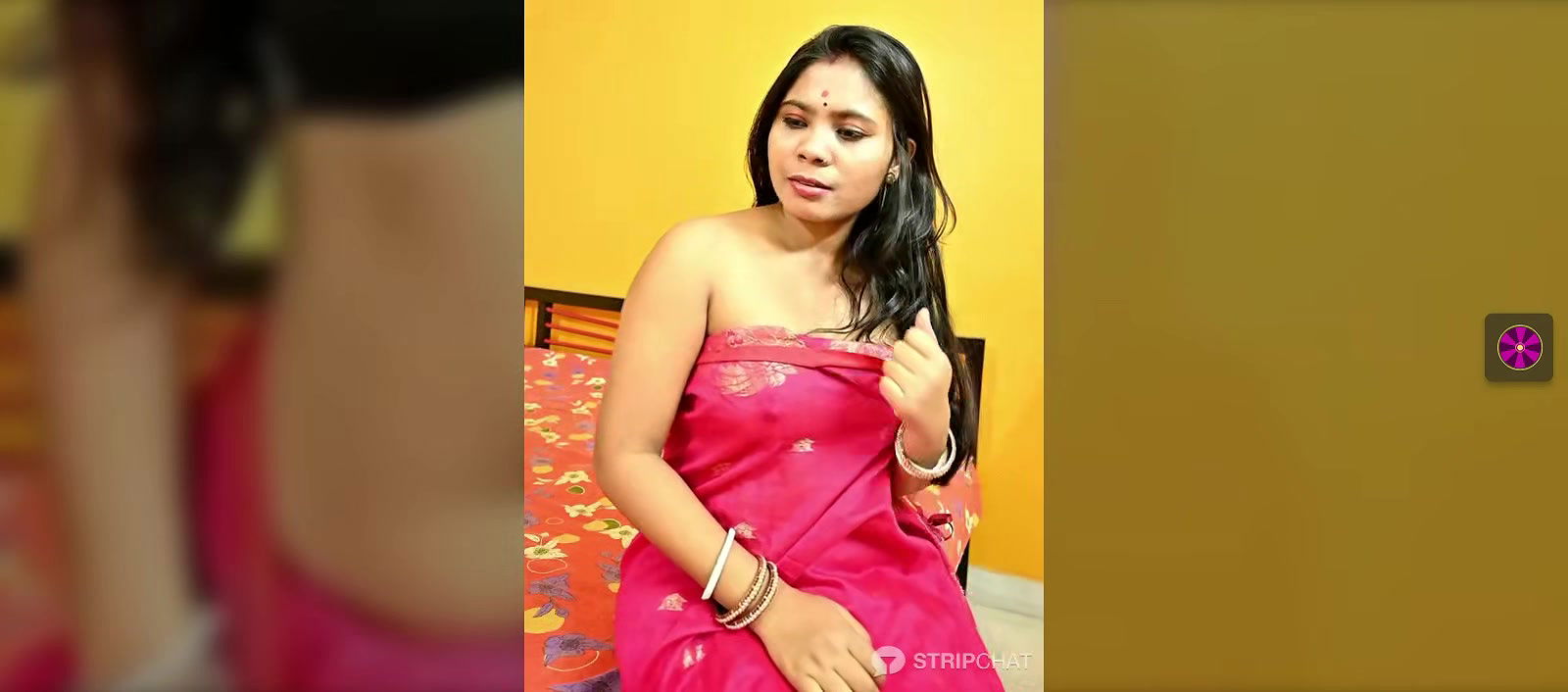 Desi Wife in Saree without blouse shows boobs 22