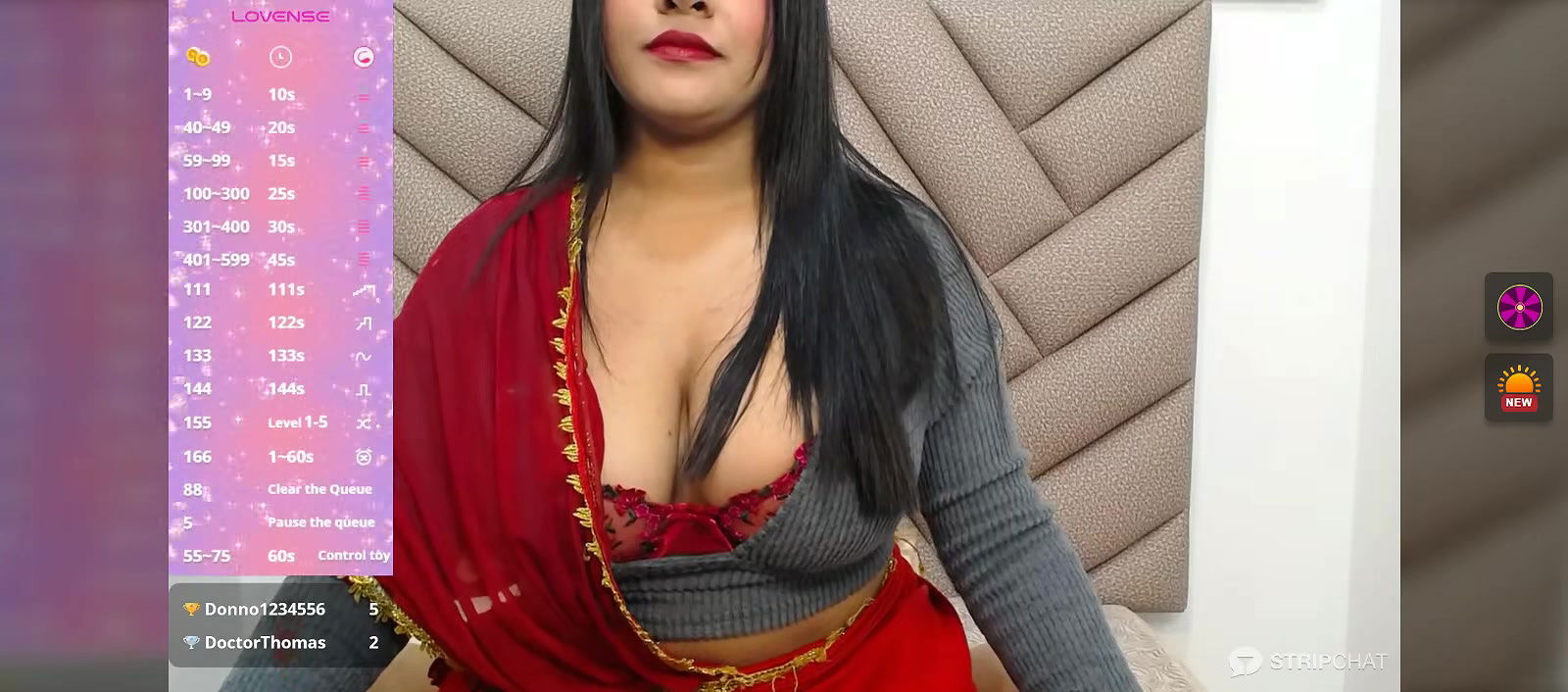 Hot bengali girl show her hot cleavage
