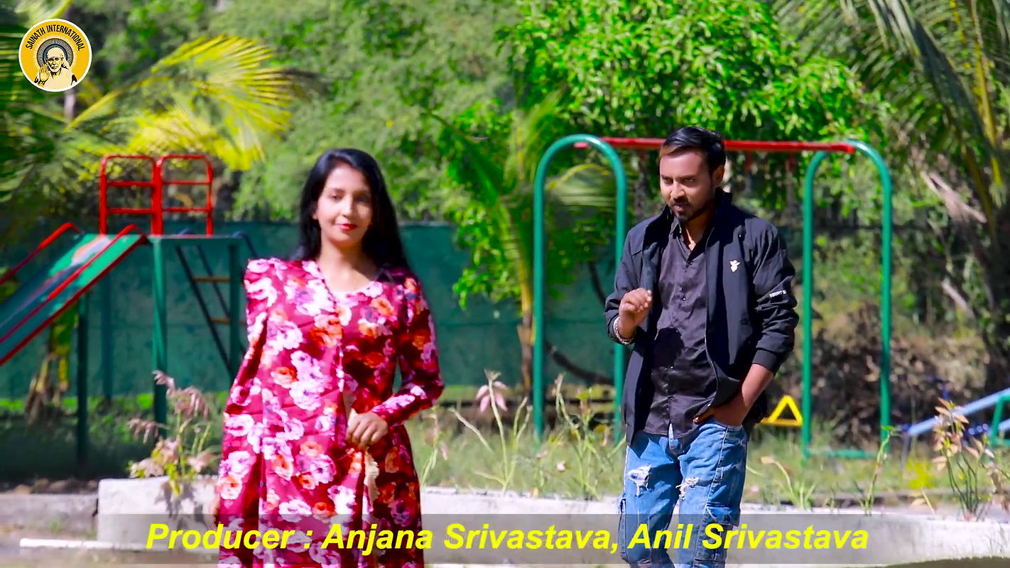 An Unknown babe hot song – Boobs felt, Navel show, Thigh show