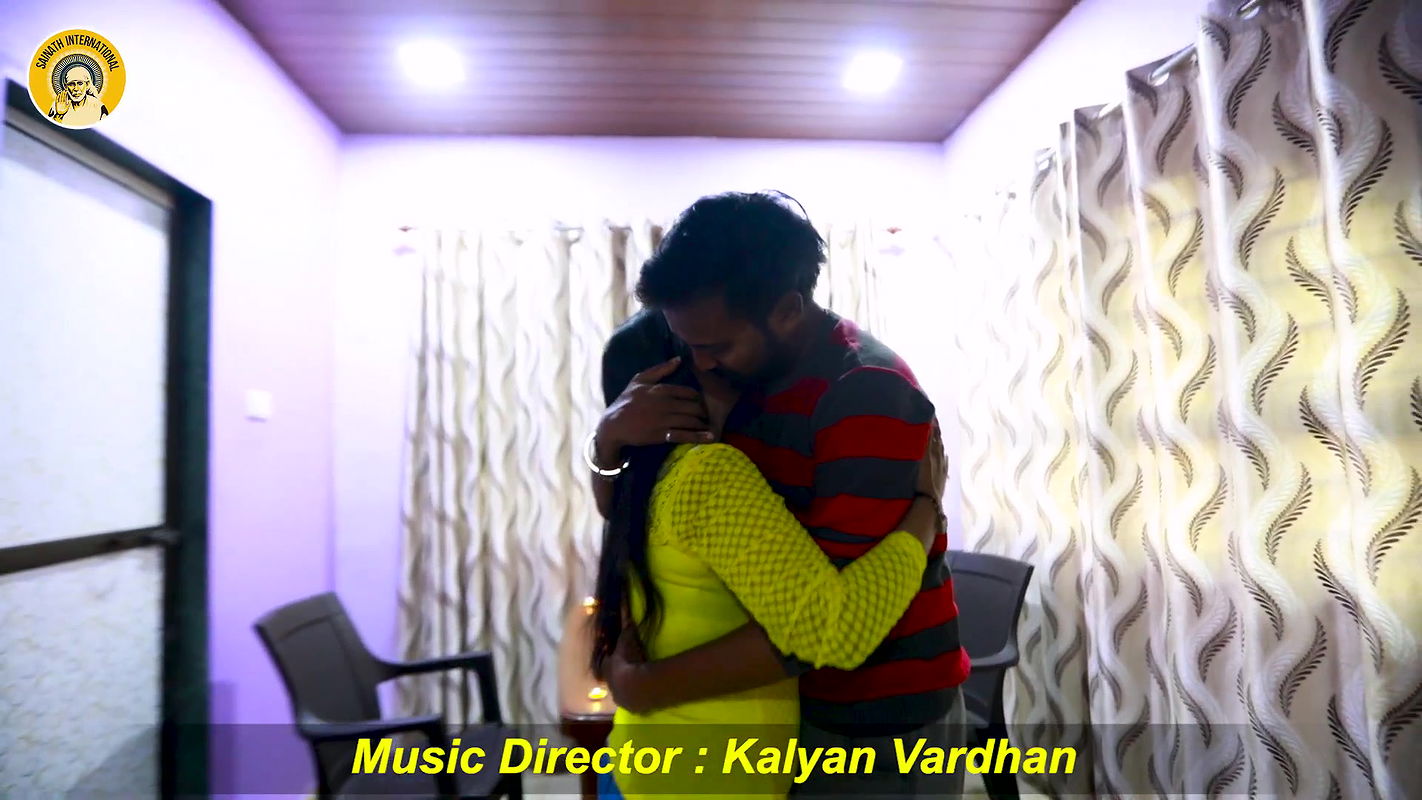 An Unknown babe hot song – Boobs felt, Navel show, Thigh show