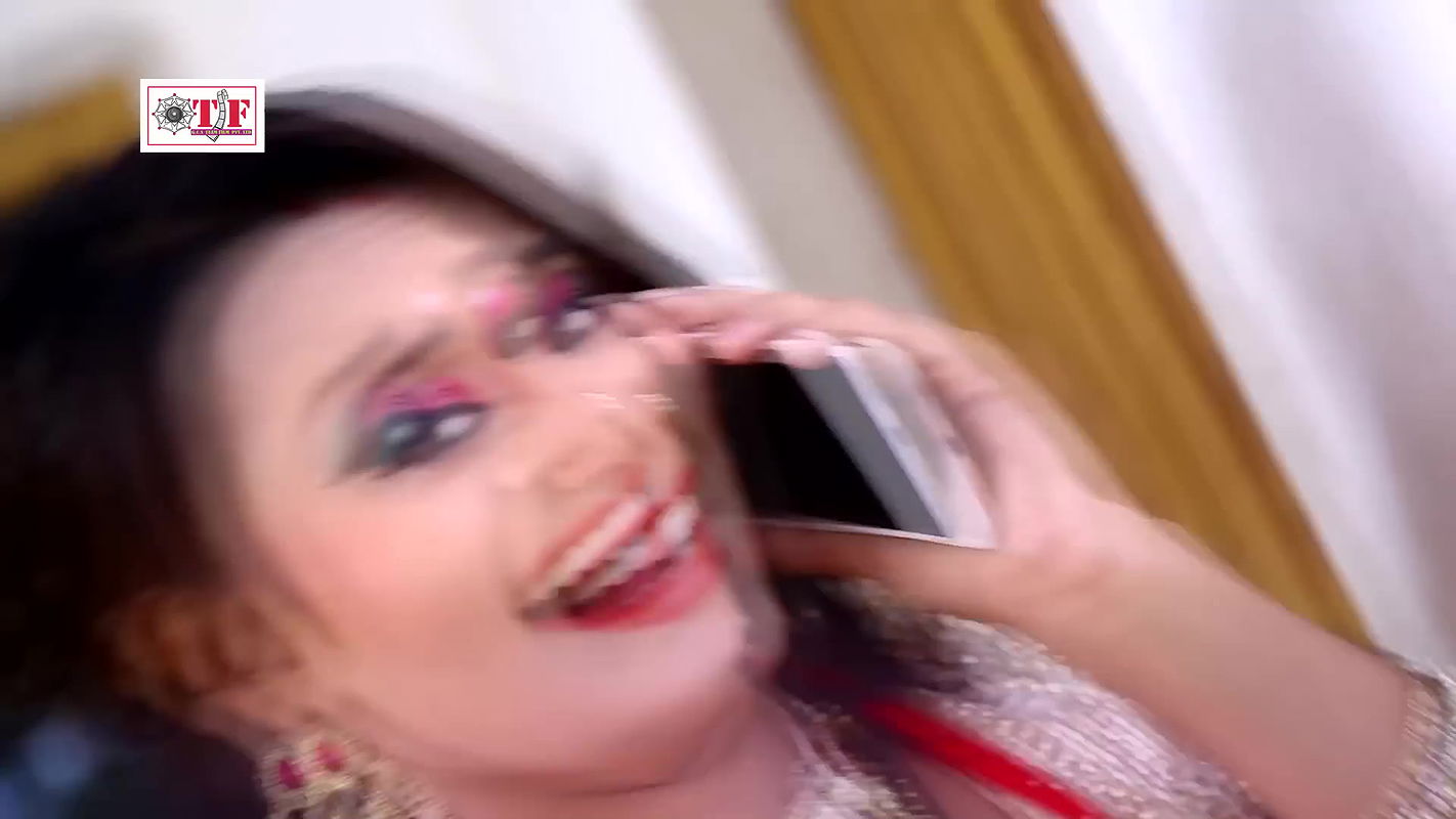 Kajal Singh hot song with devar – Saree removed, Navel kissed deep, Slight cleavage