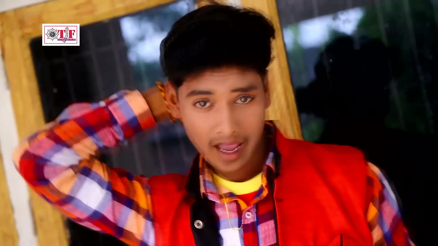 Kajal Singh hot song with devar – Saree removed, Navel kissed deep, Slight cleavage