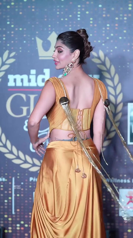 AKANKSHA PURI AMPLE FRONT OPEN CLEAVAGE TEASE UUFFF