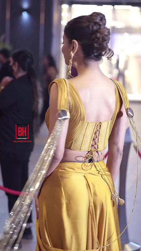 AKANKSHA PURI AMPLE FRONT OPEN CLEAVAGE TEASE UUFFF