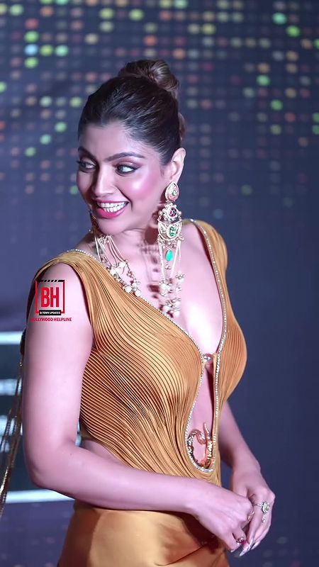 AKANKSHA PURI AMPLE FRONT OPEN CLEAVAGE TEASE UUFFF
