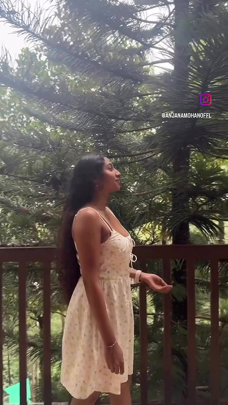 ANJANA MOHAN HOT DUSKY DIVA SEXY DEEP CLEAVAGE WET DELIBERATE SHOW