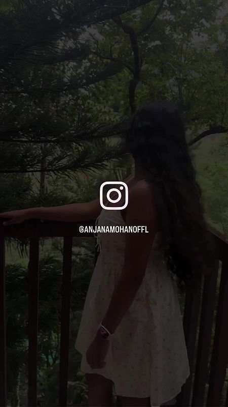 ANJANA MOHAN HOT DUSKY DIVA SEXY DEEP CLEAVAGE WET DELIBERATE SHOW