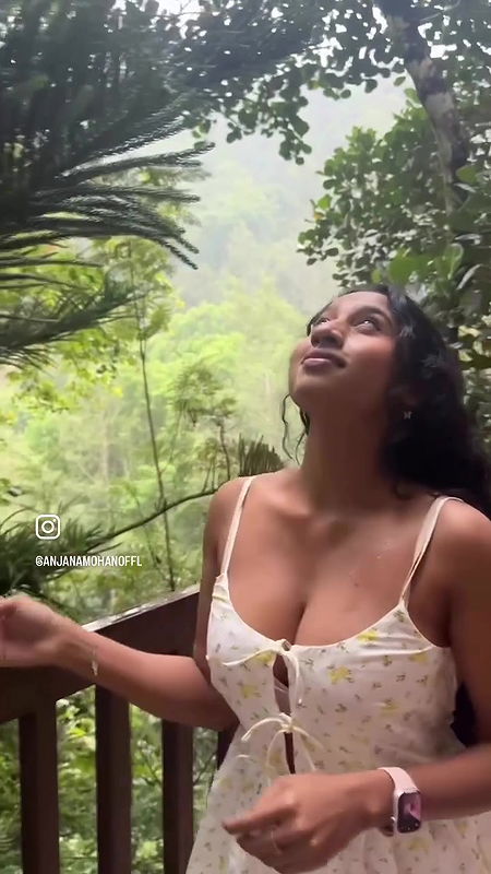 ANJANA MOHAN HOT DUSKY DIVA SEXY DEEP CLEAVAGE WET DELIBERATE SHOW