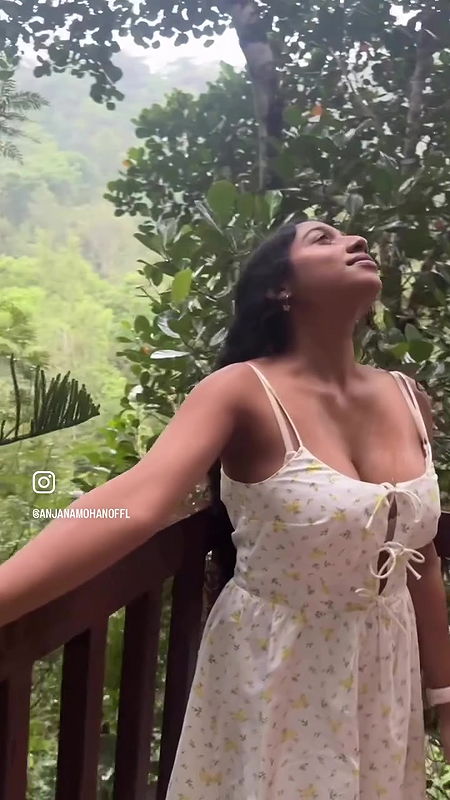 ANJANA MOHAN HOT DUSKY DIVA SEXY DEEP CLEAVAGE WET DELIBERATE SHOW