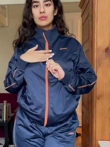 Sexy Pakistani teen undressing