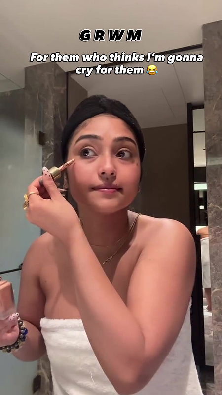 Awesome beautiful girl open busty boobs show selfie video