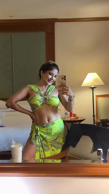 Actress Sakshi Agarwal closeup boobs and navel show in bikini