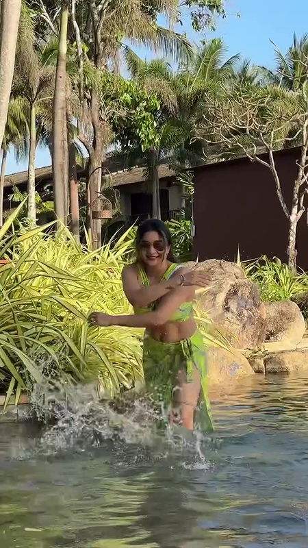 Actress Sakshi Agarwal closeup boobs and navel show in bikini