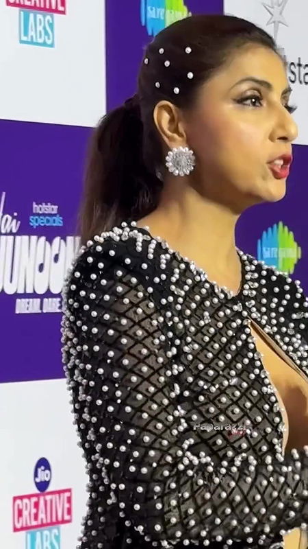 Sexy girl huge milky boobs popout at public