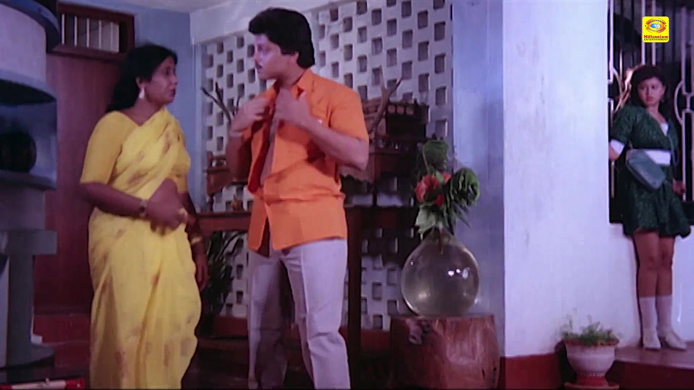 Maria Hot Seduction Scenes Compilation 3-Padata Veenayum Paadum (1990)