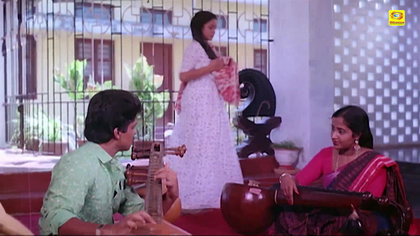 Maria Hot Seduction Scenes Compilation 3-Padata Veenayum Paadum (1990)