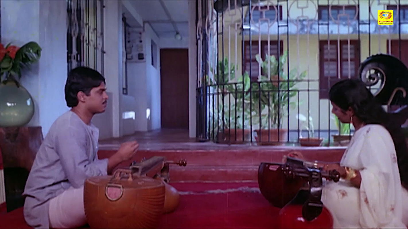 Maria Hot Seduction Scenes Compilation 1-Padata Veenayum Paadum (1990)