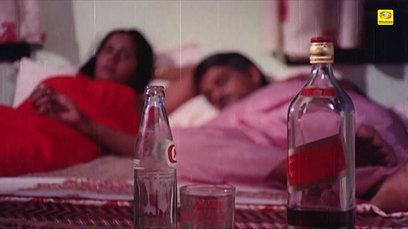 Maria,Unk Actress Hot Seduction Scenes Compilation 2-Padata Veenayum Paadum (1990)