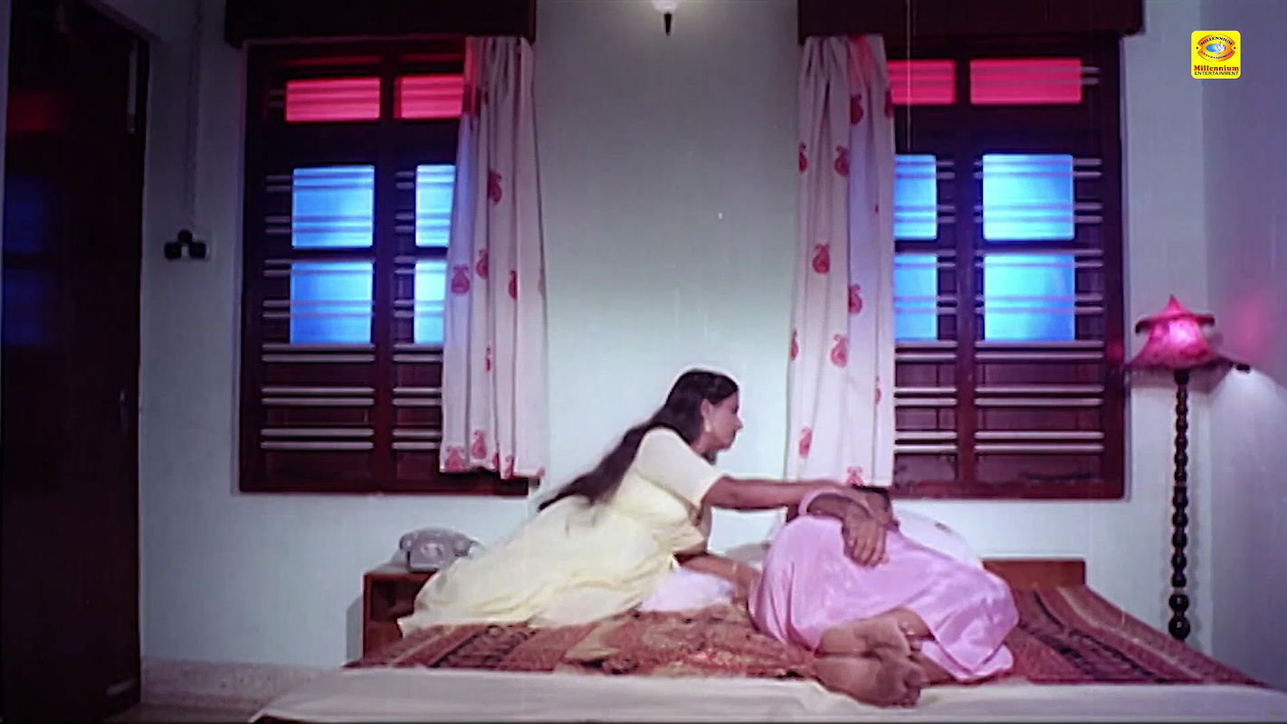 Maria,Unk Actress Hot Seduction Scenes Compilation 2-Padata Veenayum Paadum (1990)