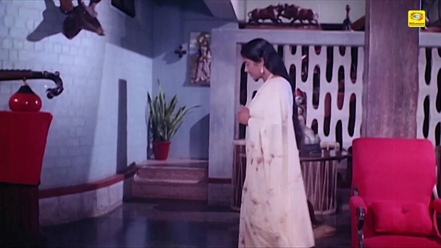 Maria,Unk Actress Hot Seduction Scenes Compilation 2-Padata Veenayum Paadum (1990)